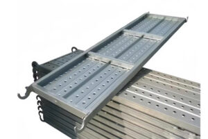 So Sánh Mâm Giàn Giáo Thép Và Ván Gỗ Truyền Thống